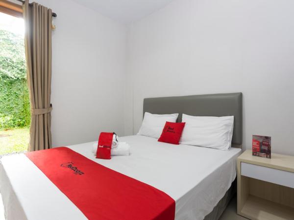 RedDoorz Plus near Cilandak Town Square 2 : photo 6 de la chambre chambre double standard
