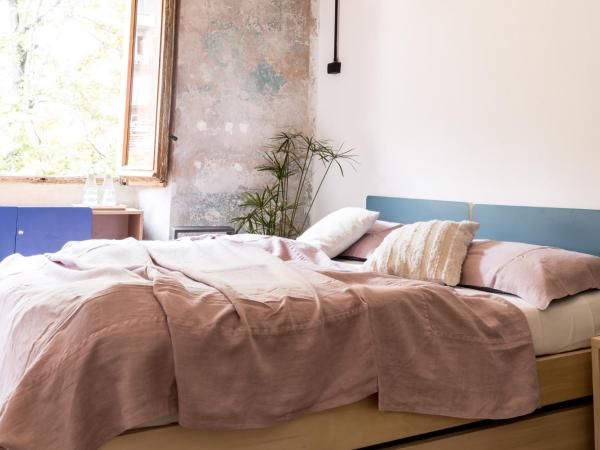 Un posto a Milano - guesthouse all'interno di una cascina del 700 : photo 2 de la chambre chambre triple avec salle de bains privative