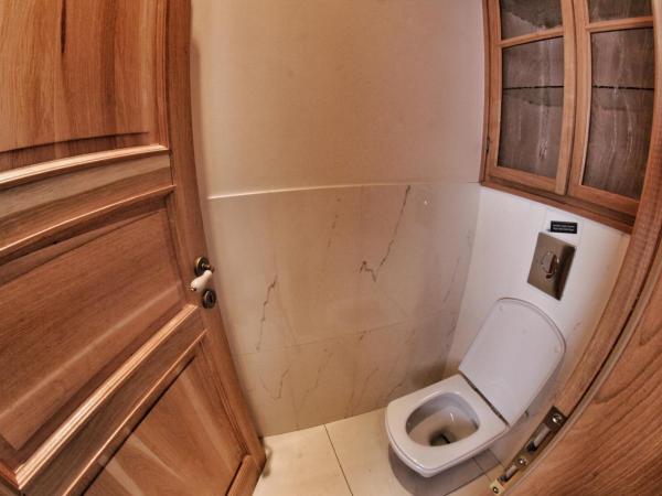 Hostel HOMEr - Old Town Square : photo 6 de la chambre lit simple dans dortoir mixte de 15 lits