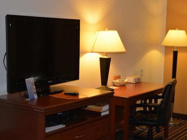 Super 8 by Wyndham Austin/Airport South : photo 2 de la chambre suite familiale - non-fumeurs