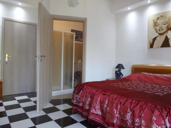 Alaska Rooms : photo 5 de la chambre chambre double avec salle de bains privative