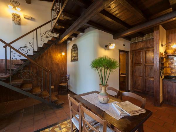 Villa Dei Papiri Fonte Ciane : photo 2 de la chambre suite duplex (4 adultes)