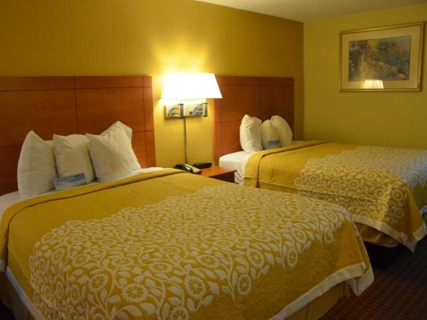 Days Inn by Wyndham Airport Nashville East : photo 3 de la chambre chambre 2 lits queen-size - non-fumeurs