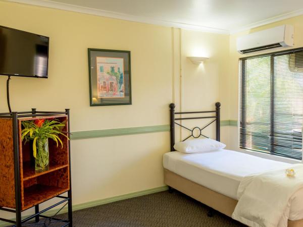 Palm Royale Cairns : photo 4 de la chambre chambre familiale - vue sur piscine