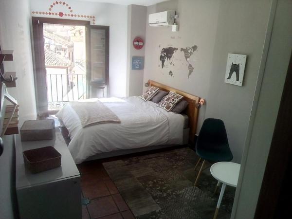 Oasis Backpackers' Hostel Granada : photo 7 de la chambre chambre double avec balcon