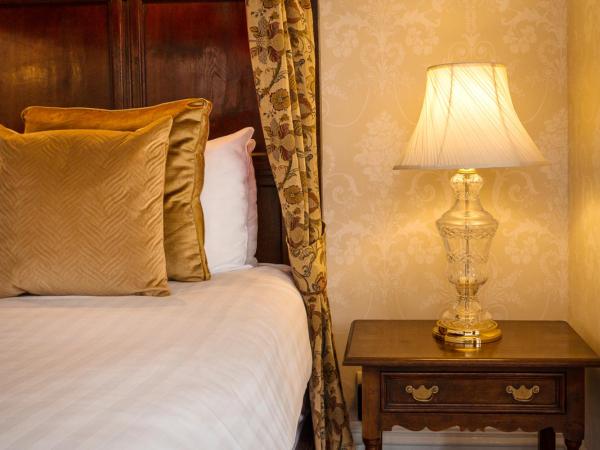 Lincoln House Private Hotel : photo 2 de la chambre suite avec lit  baldaquin 