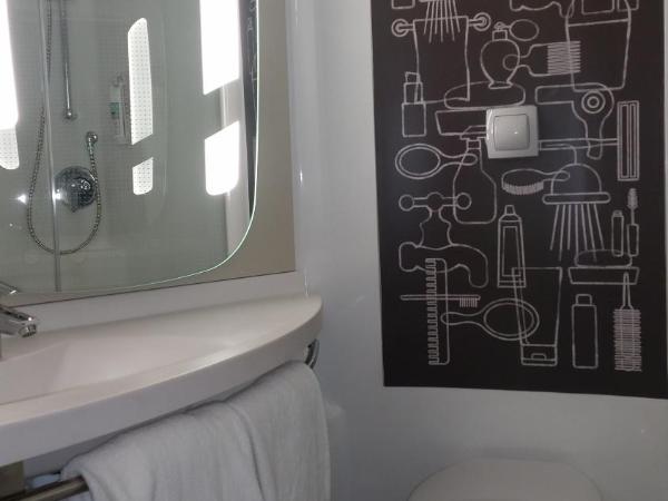 ibis La Ciotat : photo 7 de la chambre chambre lits jumeaux classique - fumeurs