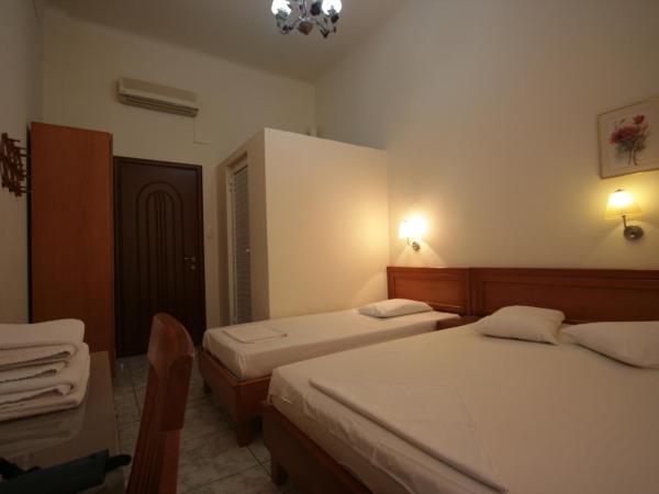 Lena Hotel : photo 6 de la chambre chambre triple