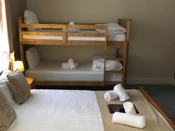 Hilbre Hotel : photo 1 de la chambre chambre familiale (2 adultes et 2 enfants)