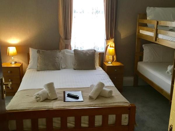 Hilbre Hotel : photo 4 de la chambre chambre familiale (2 adultes et 2 enfants)