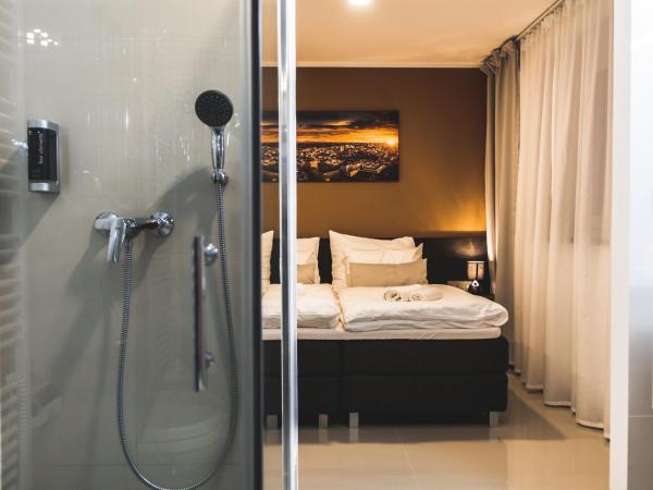 SILESIA Residence : photo 9 de la chambre suite deluxe avec lit king-size