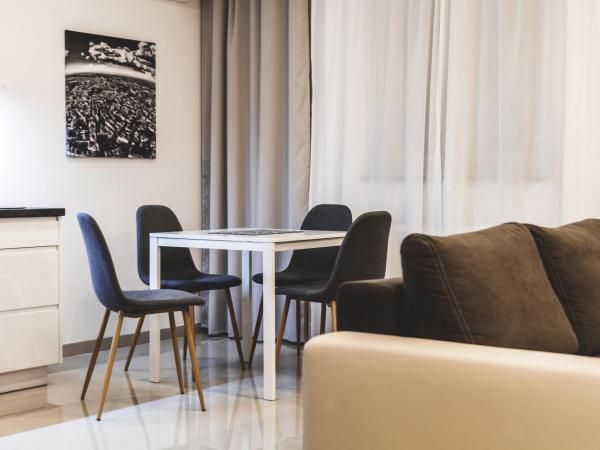 SILESIA Residence : photo 8 de la chambre suite deluxe avec lit king-size