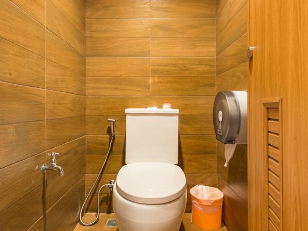 T Hostel @ Victory Monument : photo 2 de la chambre chambre lit queen-size avec salle de bains commune