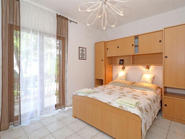 Rooms Jeriko : photo 1 de la chambre chambre triple avec balcon