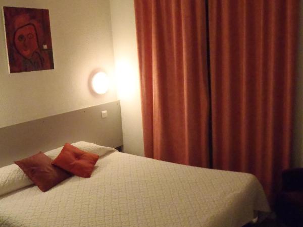 Théâtre Hôtel Chambéry : photo 2 de la chambre chambre triple