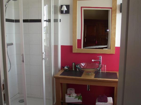 Chambres d'hôtes Le Clos d'Enhaut : photo 8 de la chambre chambre double