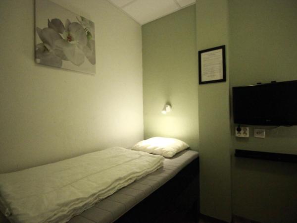 Vandrarhem Uppsala Centralstation : photo 2 de la chambre chambre simple avec salle de bains commune