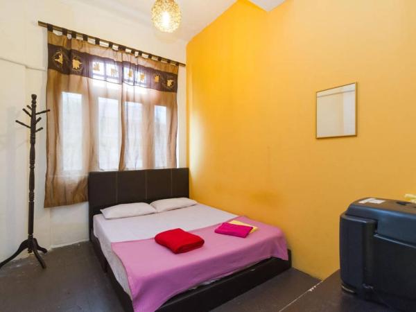 Cocoa Mews Cafe and Homestay : photo 3 de la chambre chambre double deluxe avec salle de bains commune