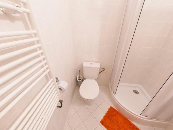 Pension Lukas : photo 4 de la chambre chambre triple avec douche #3