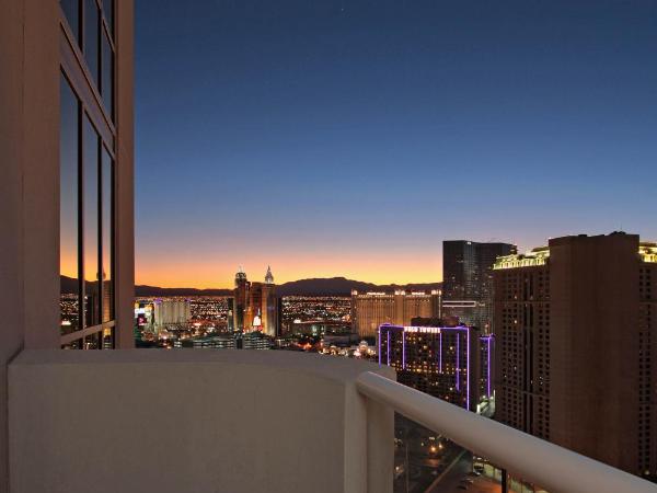 Luxury Suites International at The Signature : photo 2 de la chambre suite junior avec balcon