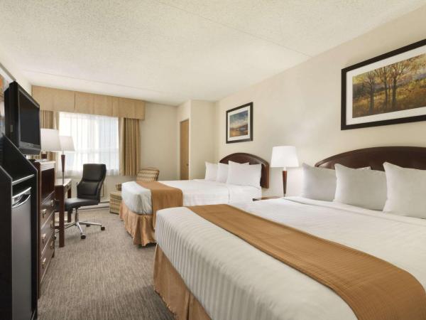 Travelodge by Wyndham Edmonton South : photo 2 de la chambre chambre double avec 2 lits doubles - coin cuisine - non-fumeurs