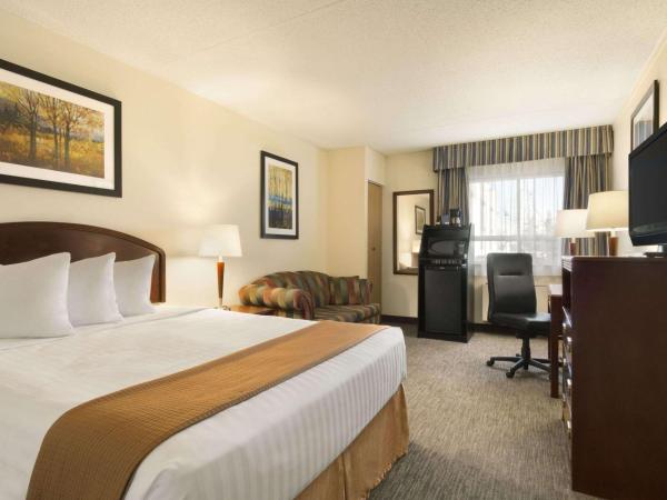 Travelodge by Wyndham Edmonton South : photo 4 de la chambre chambre lit queen-size fonctionnelle - non-fumeurs