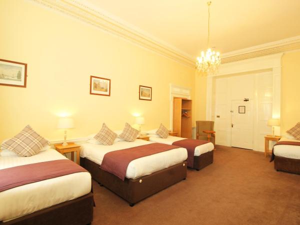 Castle Hotel : photo 3 de la chambre chambre familiale (2 adultes + 3 enfants)