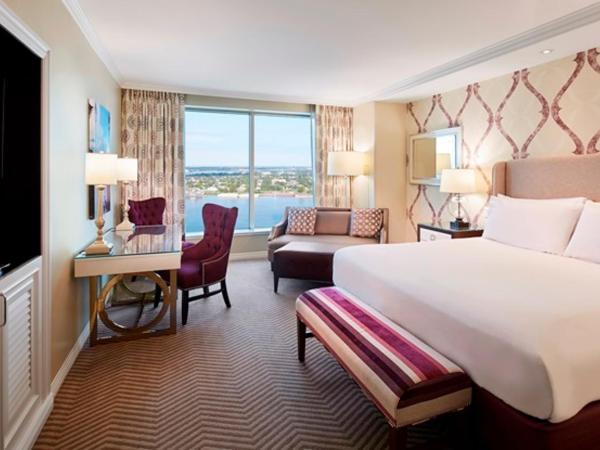 Harrah's New Orleans Hotel & Casino : photo 1 de la chambre chambre lit king-size première - vue sur rivière