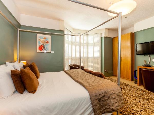 Brightonwave : photo 1 de la chambre chambre avec lit à baldaquin et balcon - 2 personnes