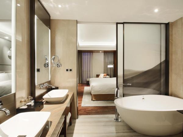 HUALUXE Wuxi Taihu, an IHG Hotel : photo 2 de la chambre 1 king executive suite high floor