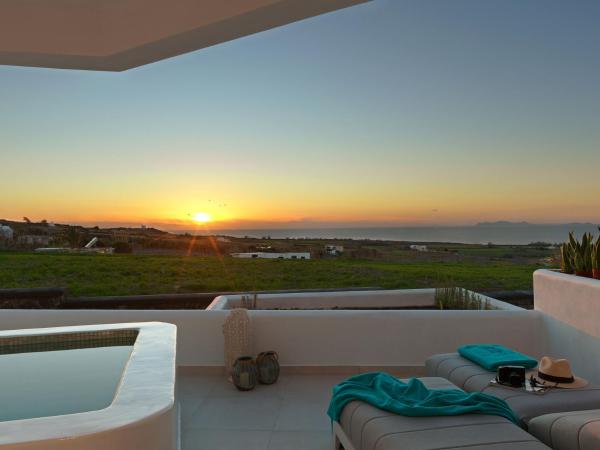 Myst Boutique Hotel : photo 6 de la chambre suite plaisir avec jacuzzi extérieur - vue sur mer et coucher de soleil