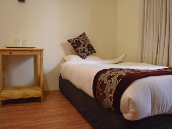 Newa Home : photo 2 de la chambre chambre double avec salle de bains commune