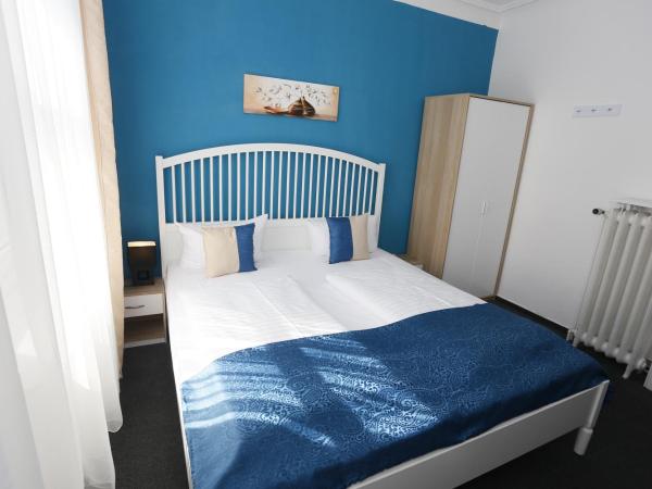 Hotel Condor : photo 4 de la chambre chambre double avec salle de bains privative extérieure