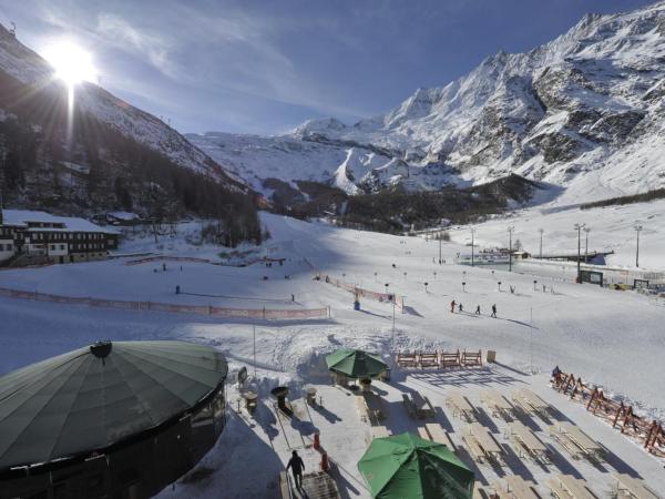 Hotel THE LARIX ski-in ski-out : photo 6 de la chambre chambre double sud