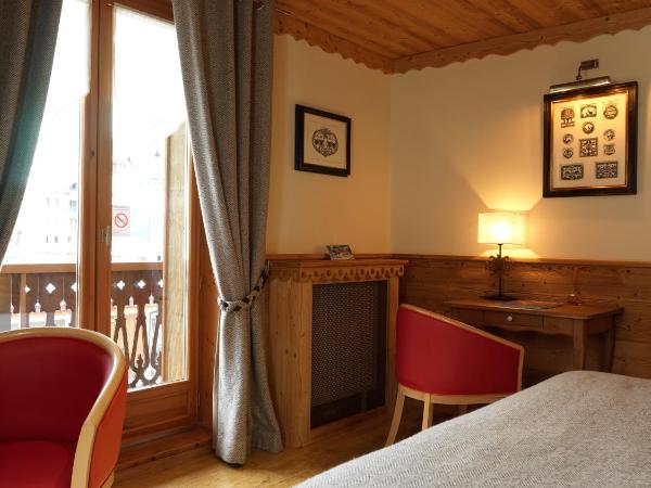 Auberge du Manoir : photo 2 de la chambre chambre supérieure avec balcon - vue sur montagne