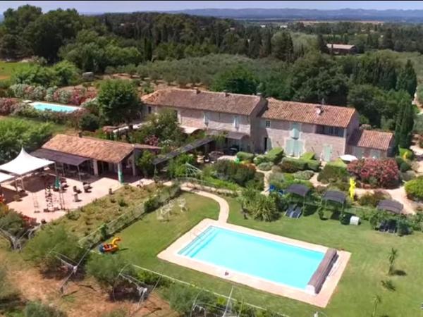 MAS DES FIGUES - Mas XVIII siècle - Piscine - très calme - Alpilles Saint Rémy de Provence - brunch méditerranéen salé sucré cuisine faite maison - ferme auberge agritourisme - Biologique FRBio potager bio huile d'olive bio jardin roseraie Biodiversité - : photo 3 de la chambre chambre double