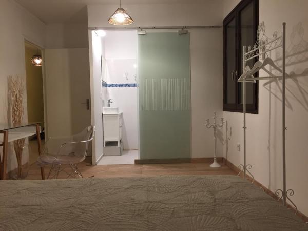 Lyon Mon Amour B&B : photo 8 de la chambre chambre double avec salle de bains privative