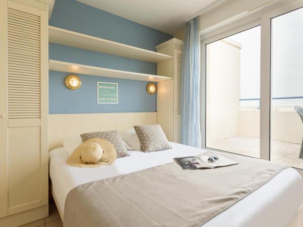Résidence Pierre & Vacances Bleu Marine : photo 6 de la chambre appartement 2 chambres avec balcon (6 personnes) - vue sur mer