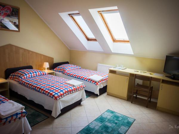 Cívis Szálláshely : photo 7 de la chambre chambre triple avec salle de bains privative