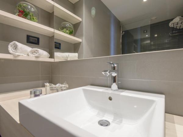 Hotel Kolovare : photo 8 de la chambre suite supérieure avec balcon