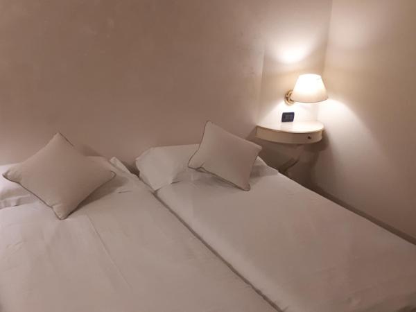 Cà Doge : photo 4 de la chambre chambre double supérieure avec lit d'appoint (2 adultes + 1 enfant)