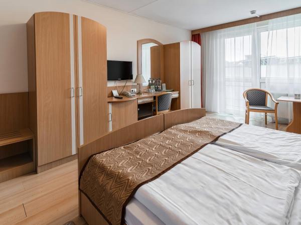 Hotel Barátság : photo 5 de la chambre chambre double (plus 1 lit d’appoint)