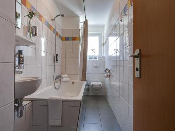 Boardinghouse Mundsburg : photo 1 de la chambre chambre double standard avec salle de bains et cuisine communes