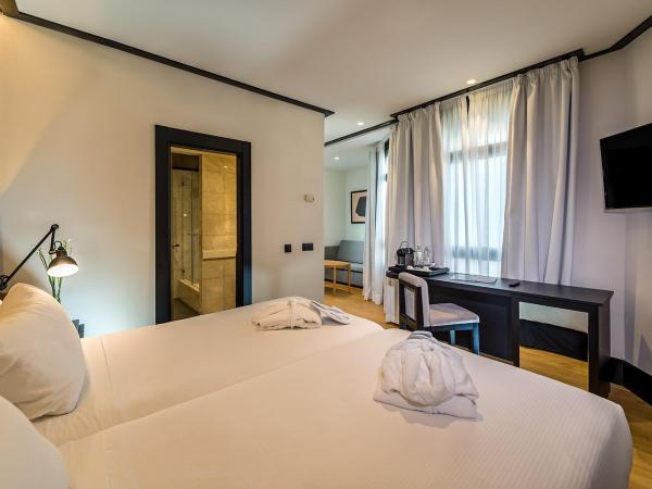 H10 Puerta de Alcalá : photo 2 de la chambre chambre deluxe (2 adultes + 1 enfant)