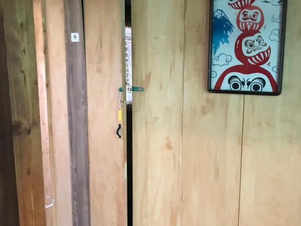 Shabby House : photo 4 de la chambre chambre simple avec toilettes et douche communes