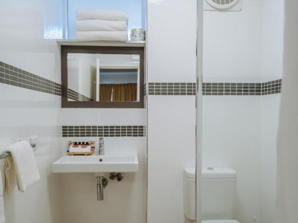 Canning Bridge Auto Lodge : photo 5 de la chambre appartement avec balcon