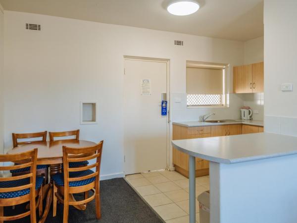 Canning Bridge Auto Lodge : photo 1 de la chambre appartement 1 chambre