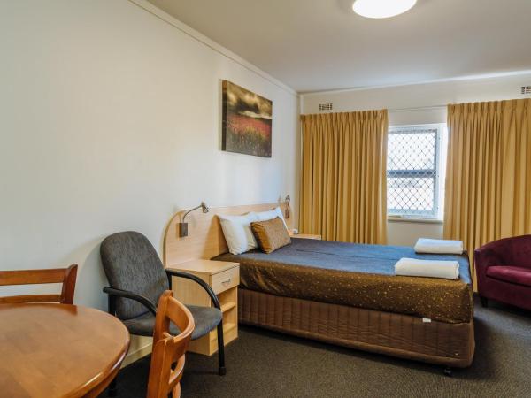 Canning Bridge Auto Lodge : photo 2 de la chambre chambre standard lit queen-size