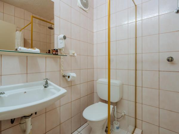 Canning Bridge Auto Lodge : photo 9 de la chambre chambre standard lit queen-size