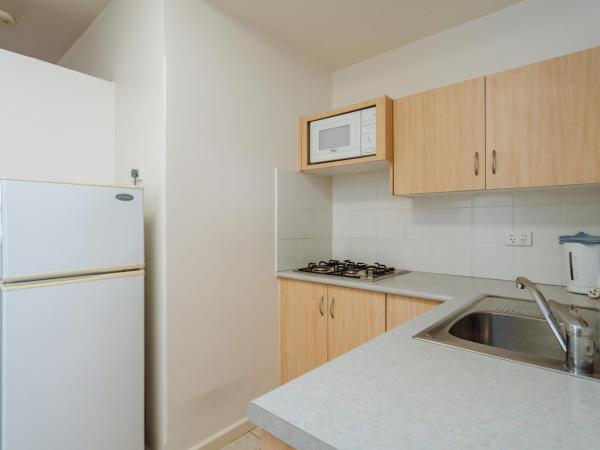 Canning Bridge Auto Lodge : photo 5 de la chambre chambre standard lit queen-size